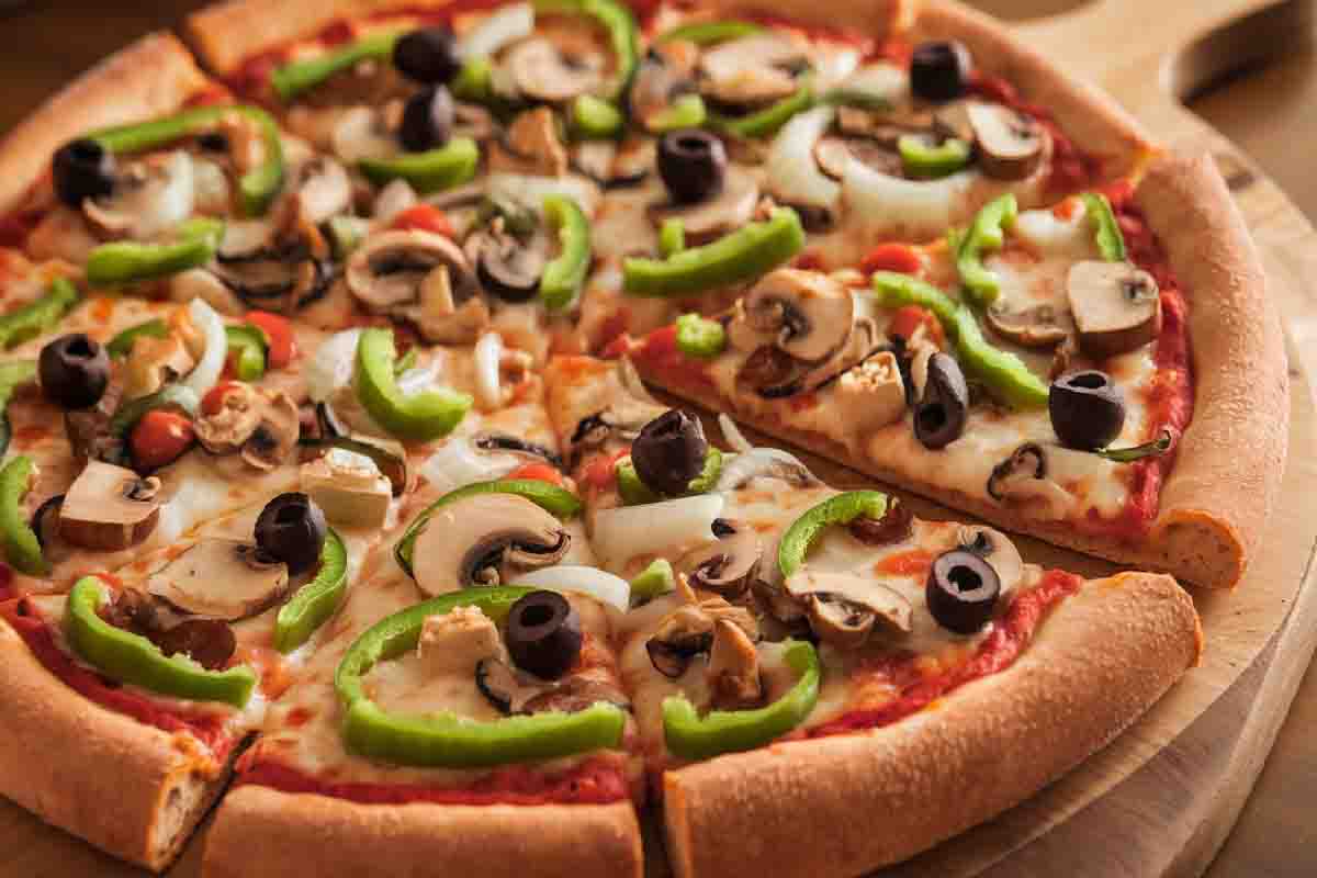 What Is on a Veggie Pizza from Domino's?