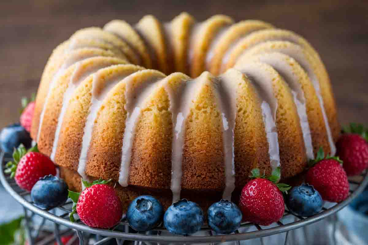 Is It Better to Flip a Bundt Cake Hot or Cold?