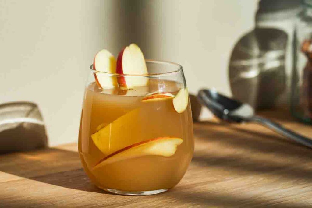 What Are the Benefits of Drinking Apple Juice?